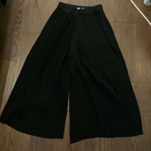 Zara pleated wide leg cropped pants